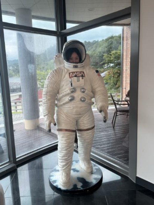 Muju: Erinnerungsfoto mit Astronautenmotiv im Bandi Astronomy Science Museum